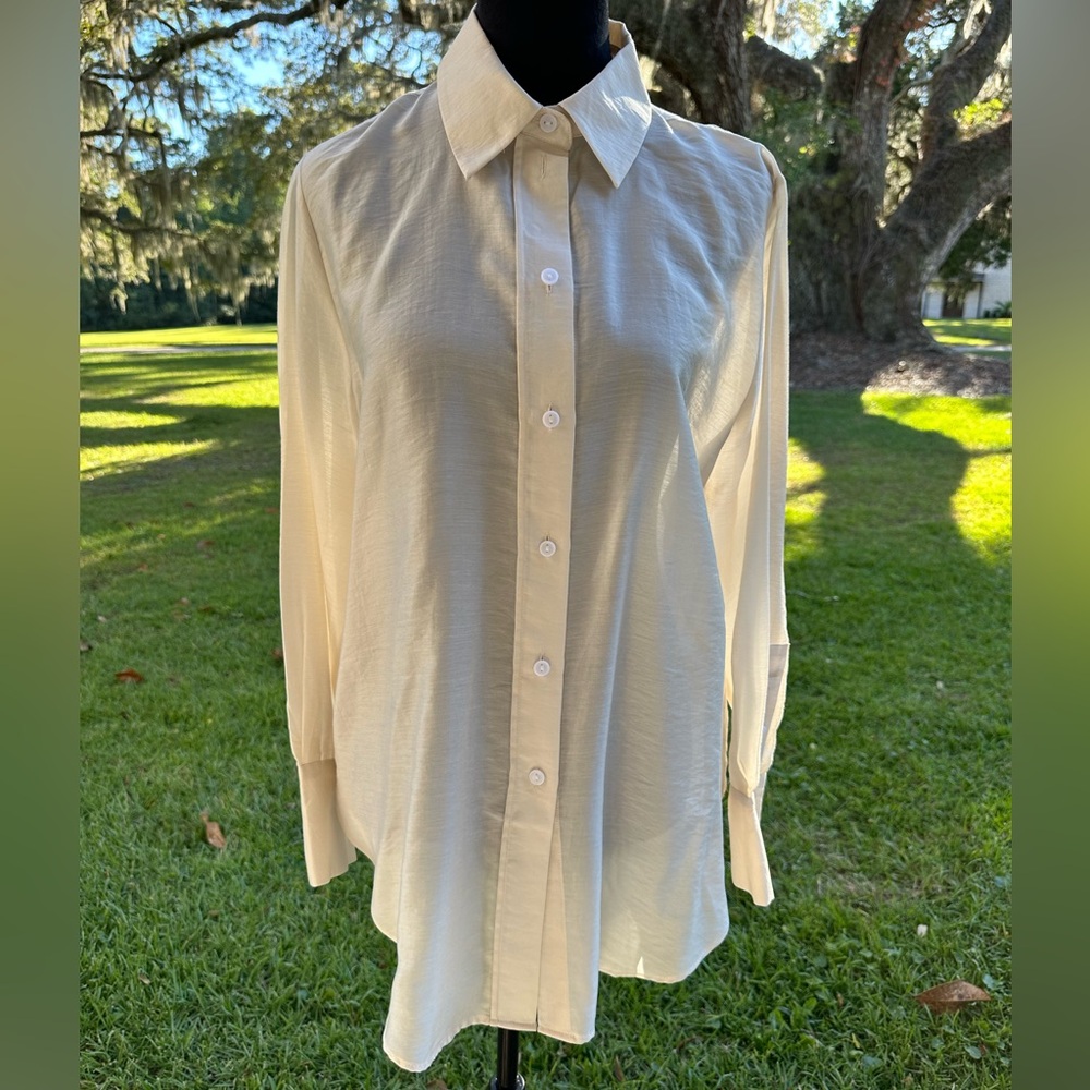 NWT - H&M - Cream, raw silk look button up shirt - Sz S - Smoke Free home